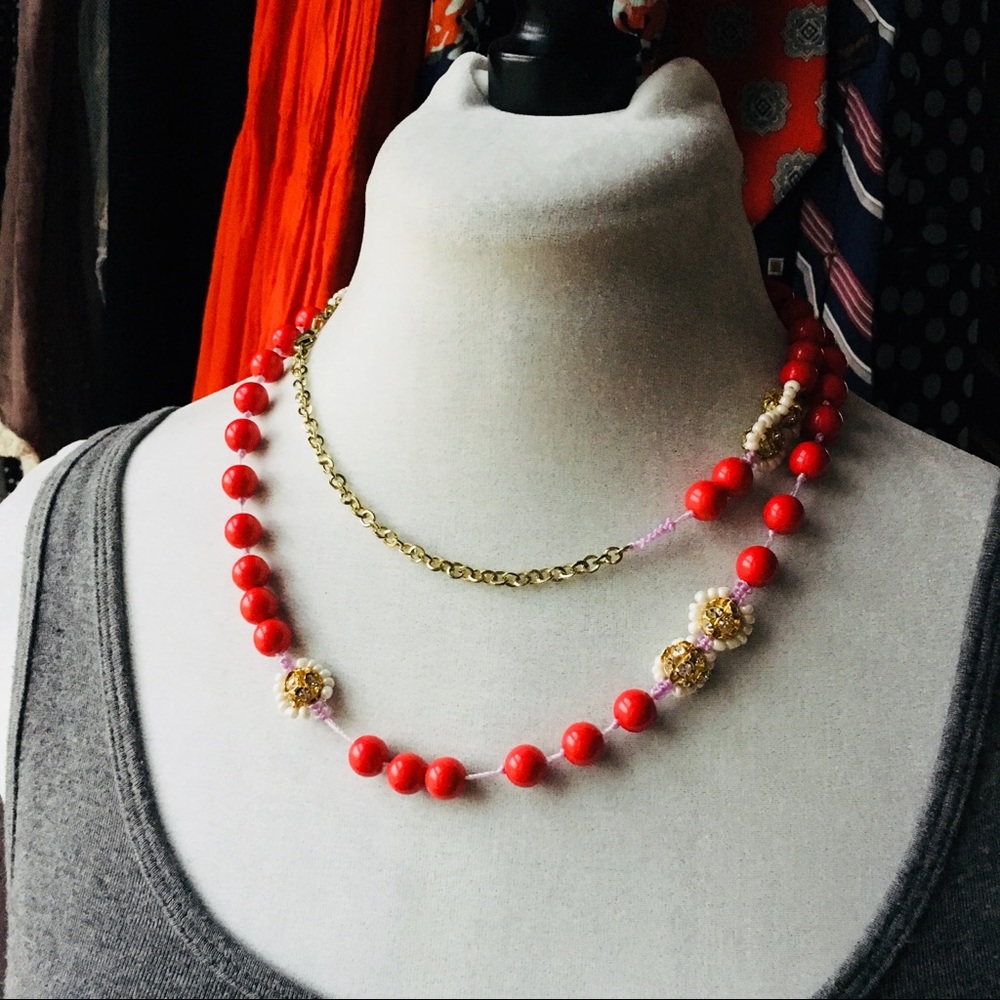 Hot pink long beaded necklace - Picture 3 of 7